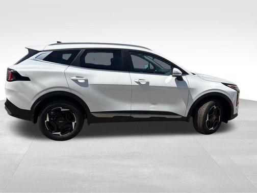 Snow White Pearl 2026 Kia Sportage Hybrid EX