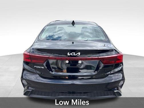Aurora Black Pearl 2023 Kia Forte LXS