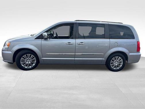 Billet Silver Metallic Clearcoat 2016 Chrysler Town & Country Touring-L