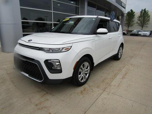 Photo 4 of 40 of 2021 Kia Soul LX