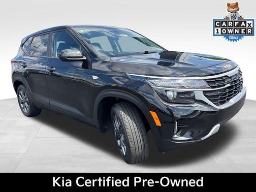Fusion Orange 2024 Kia Seltos LX