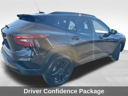 Mosaic Black Metallic 2025 Chevrolet Trax ACTIV