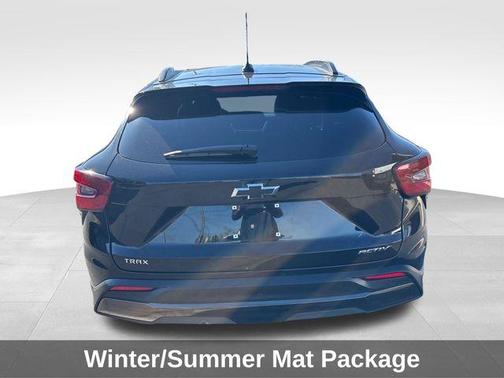 Mosaic Black Metallic 2025 Chevrolet Trax ACTIV