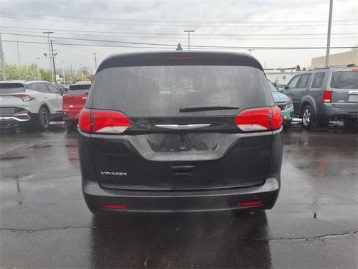2023 Chrysler Voyager LX