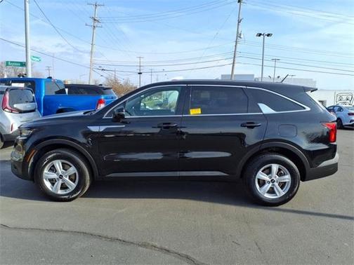 2022 Kia Sorento LX