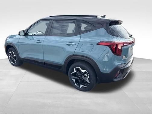 Blue / Black 2026 Kia Seltos S