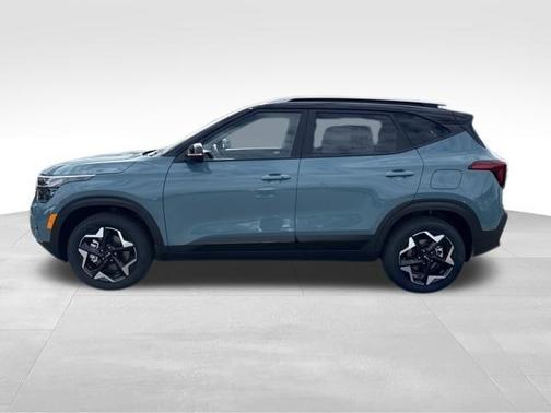 Blue / Black 2026 Kia Seltos S