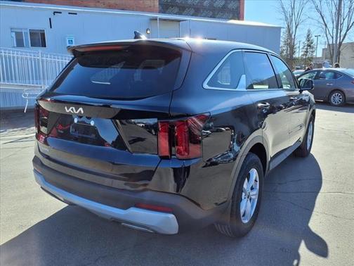 2025 Kia Sorento LX