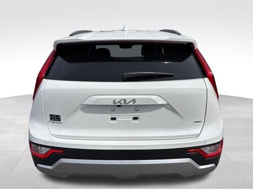 Snow White Pearl 2026 Kia Niro EX
