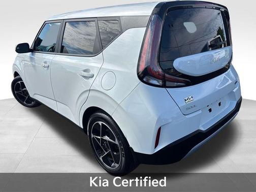 Snow White Pearl 2023 Kia Soul EX