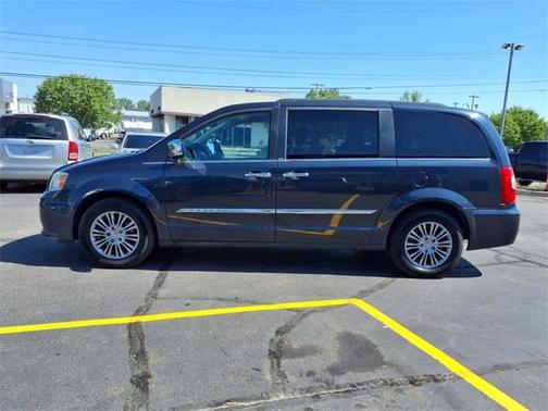 2014 Chrysler Town & Country Touring-L