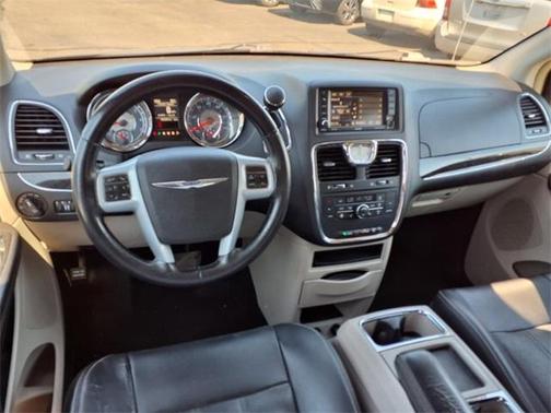 2014 Chrysler Town & Country Touring-L