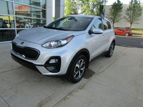 Photo 4 of 40 of 2020 Kia Sportage LX