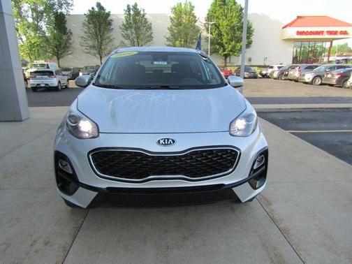 Photo 2 of 40 of 2020 Kia Sportage LX