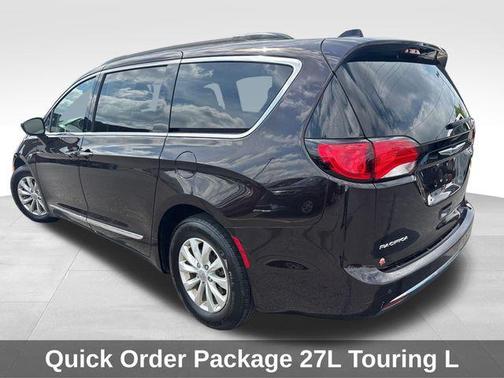 Dark Cordovan Pearlcoat 2017 Chrysler Pacifica Touring-L