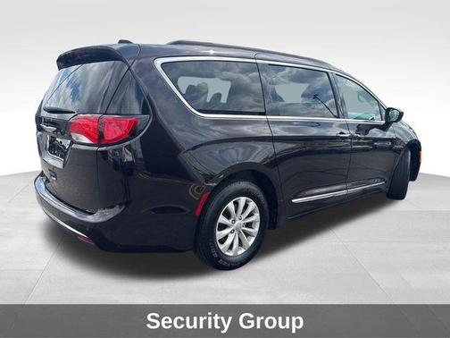 Dark Cordovan Pearlcoat 2017 Chrysler Pacifica Touring-L