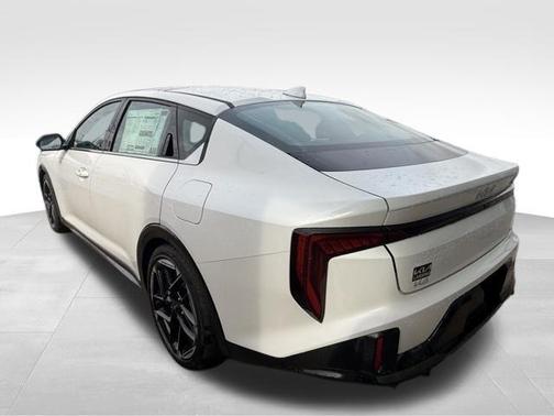 Snow White Pearl 2026 Kia K4 GT-LINE