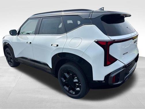 Snow White Pearl 2027 Kia Seltos X-Line
