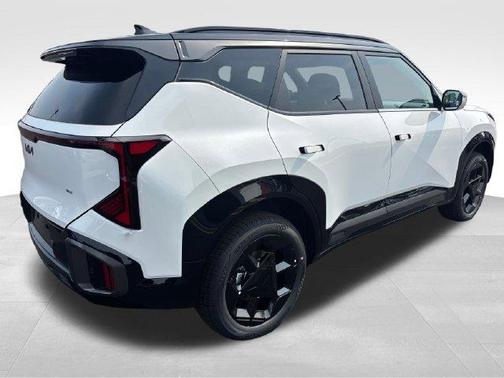 Snow White Pearl 2027 Kia Seltos X-Line
