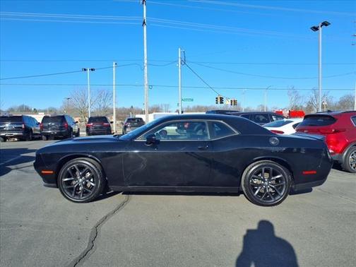 2022 Dodge Challenger SXT
