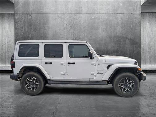 2024 Jeep Wrangler 4-Door Sahara 4x4