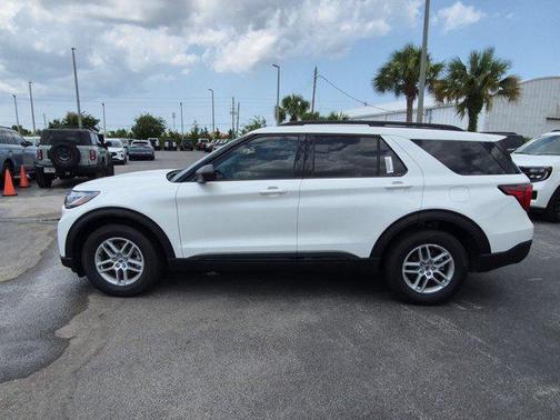 Star White Metallic Tri-Coat 2026 Ford Explorer Active