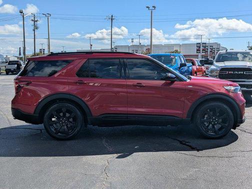 2024 Ford Explorer ST-Line