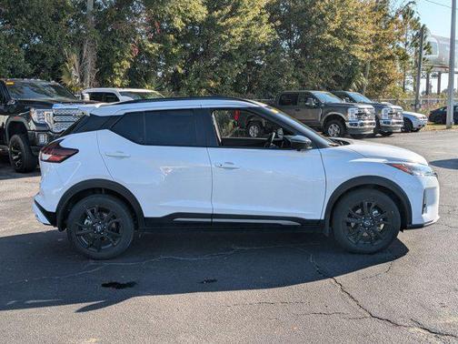 2024 Nissan Kicks SR