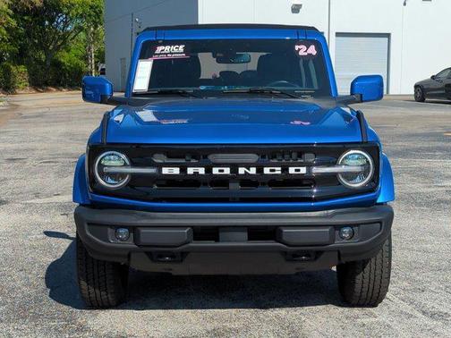 Velocity Blue Metallic 2024 Ford Bronco Outer Banks