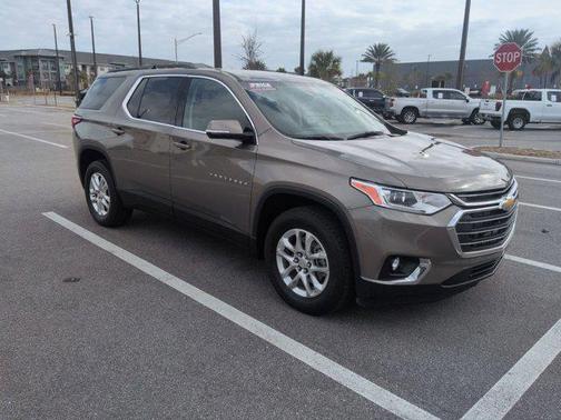 Stone Gray Metallic 2020 Chevrolet Traverse LT Cloth