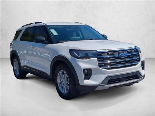 Star White Metallic Tri-Coat 2026 Ford Explorer Active