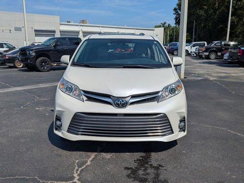 2019 Toyota Sienna XLE