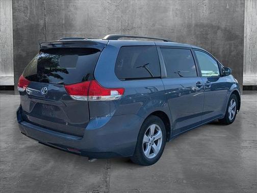 2013 Toyota Sienna LE