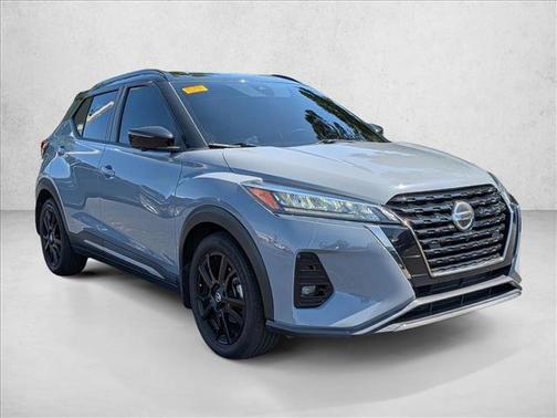 Boulder Gray Pearl/Super Black 2021 Nissan Kicks SR