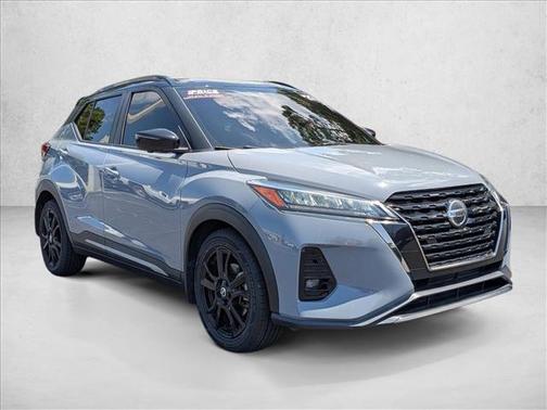 Boulder Gray Pearl/Super Black 2021 Nissan Kicks SR