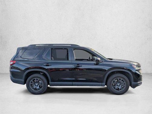 Crystal Black Pearl 2025 Honda Pilot TrailSport