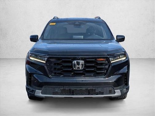 Crystal Black Pearl 2025 Honda Pilot TrailSport