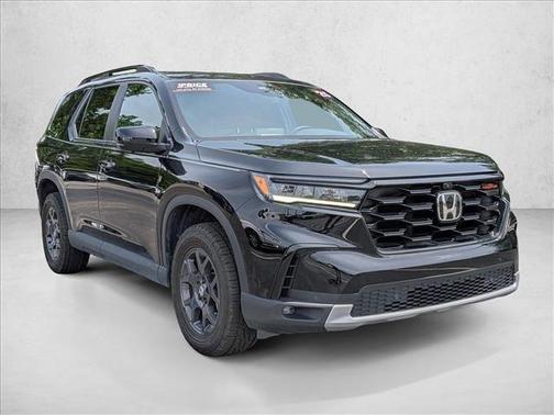 Crystal Black Pearl 2025 Honda Pilot TrailSport