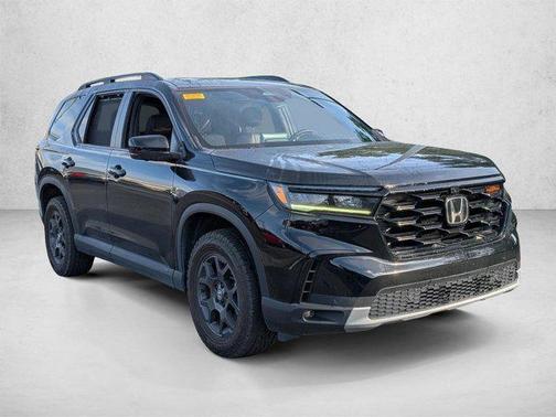Crystal Black Pearl 2025 Honda Pilot TrailSport
