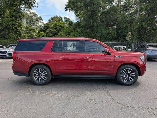 2021 GMC Yukon XL 4WD AT4
