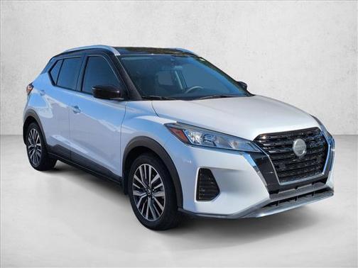Aspen White/Super Black 2021 Nissan Kicks SV