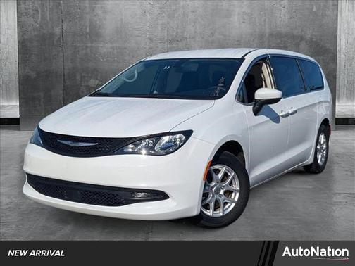 2022 Chrysler Voyager LX
