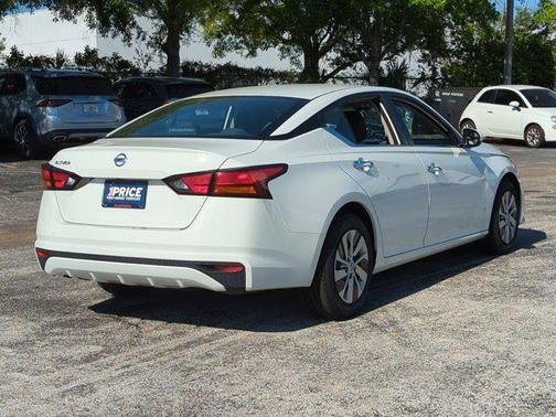 Glacier White 2021 Nissan Altima S FWD