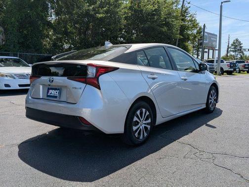 2021 Toyota Prius LE