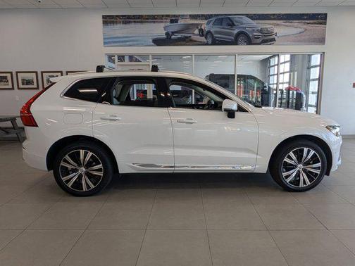 2023 Volvo XC60 B5 Plus Bright Theme