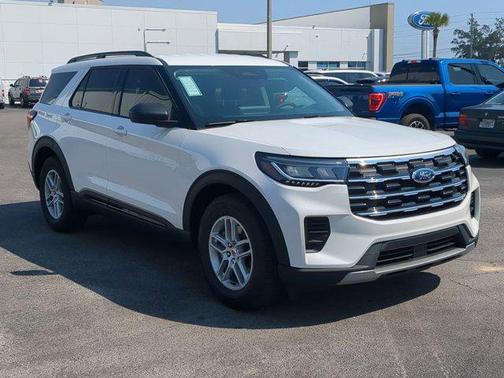 Star White Metallic Tri-Coat 2026 Ford Explorer Active w/200A Pkg
