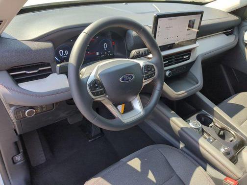 Star White Metallic Tri-Coat 2026 Ford Explorer Active w/200A Pkg