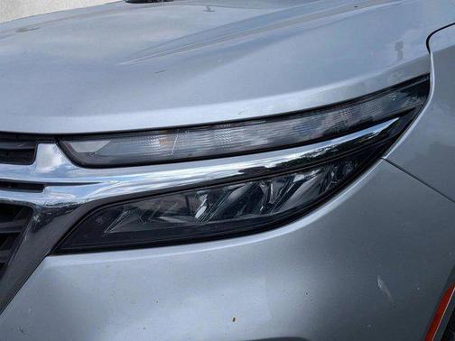 Silver Ice Metallic 2022 Chevrolet Equinox LS