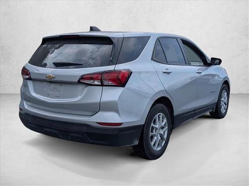 Silver Ice Metallic 2022 Chevrolet Equinox LS