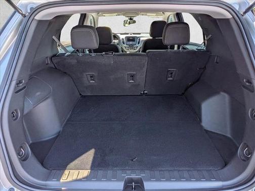 Silver Ice Metallic 2022 Chevrolet Equinox LS